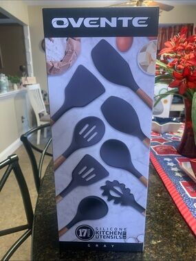 NEVER USED! Ovente Gray Silicone Kitchen Utensil Set - 17 Piece